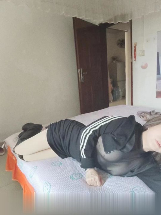 上海-闵行肥臀大胸少妇莉姐-1.jpg
