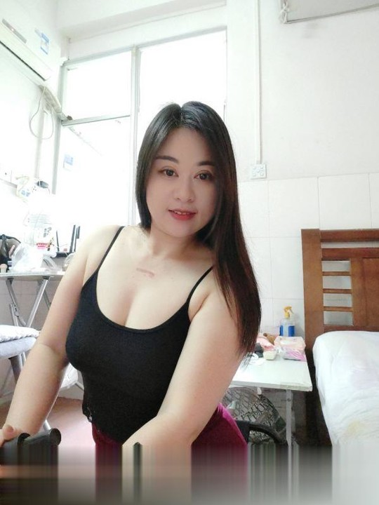 广东-深圳坪洲大胸女人-1.jpg